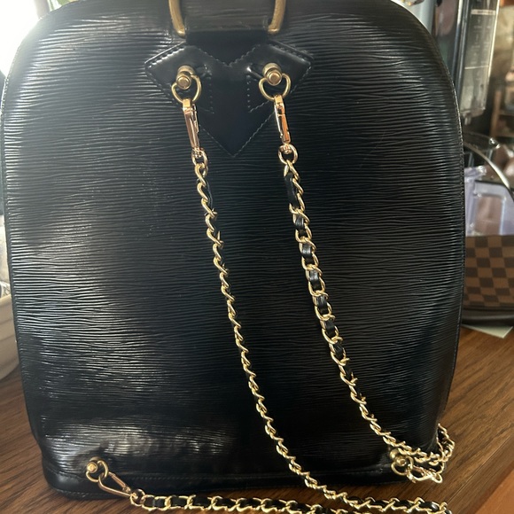 Louis Vuitto Epi Gobelins Backpack custom, painted with generic straps - Picture 7 of 17